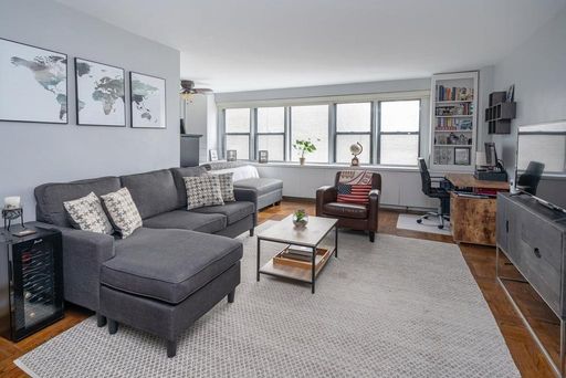 Image 1 of 10 for 220 East 54th Street #8G in Manhattan, New York, NY, 10022